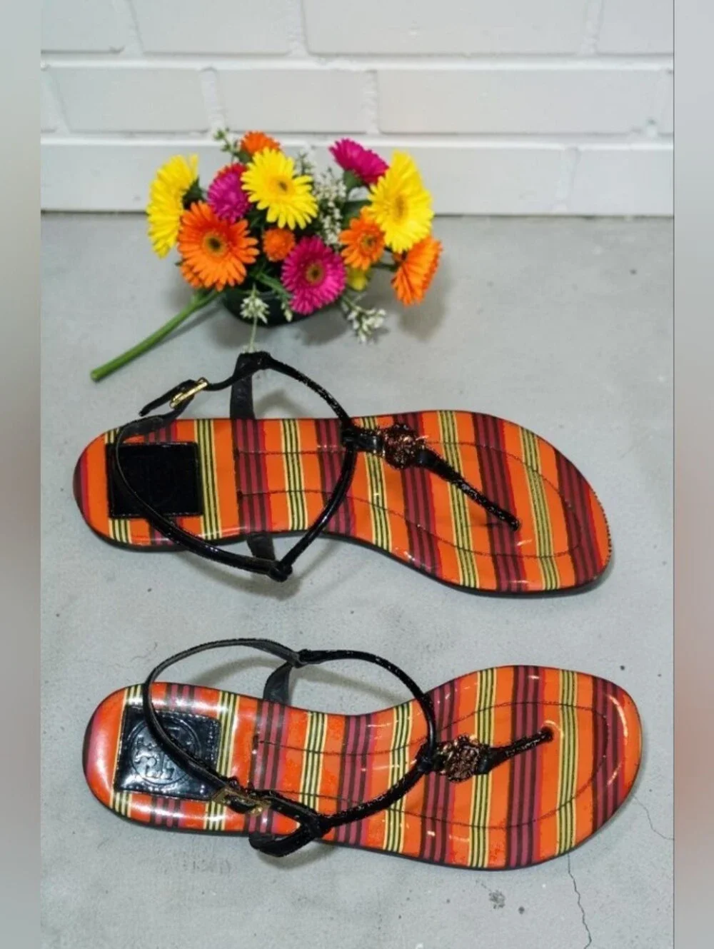 Tory Burch Emmy Striped Patent Leather Thong Sandals EUC Size 8